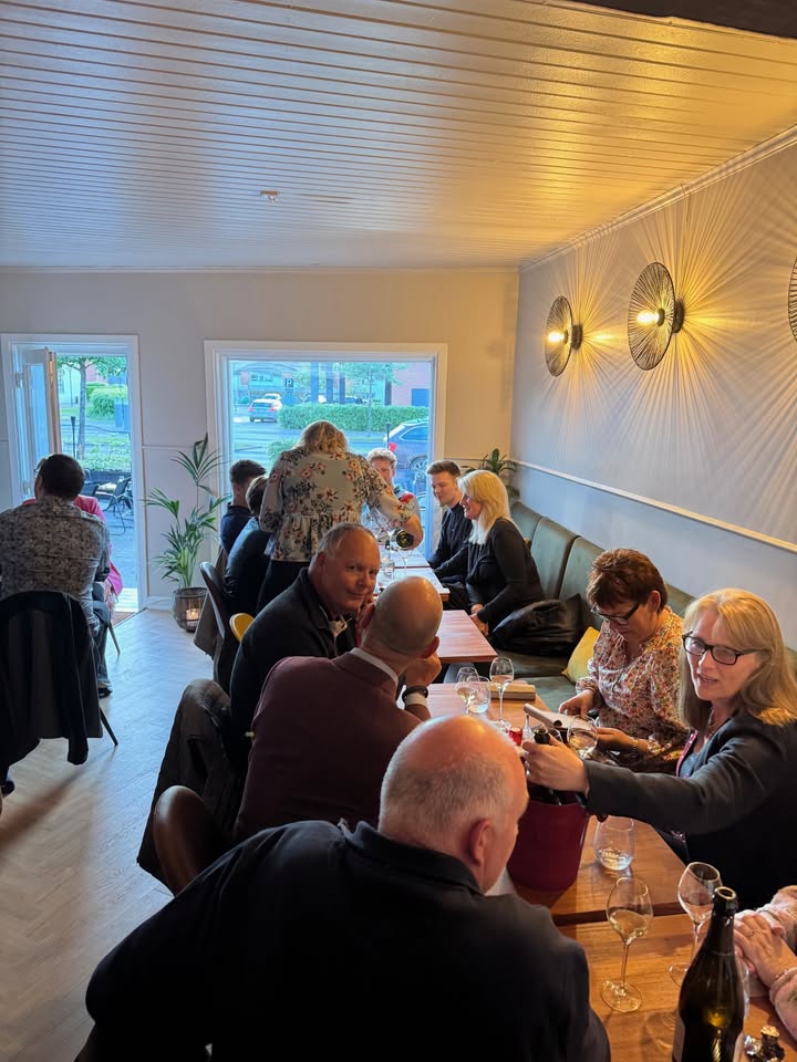 Champagne & Comedy Surprise - 24. Januar 2026